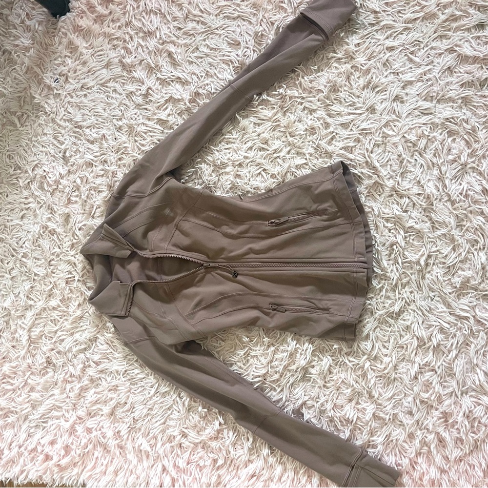 🎀DARK PINK LULU DEFINE JACKET🎀